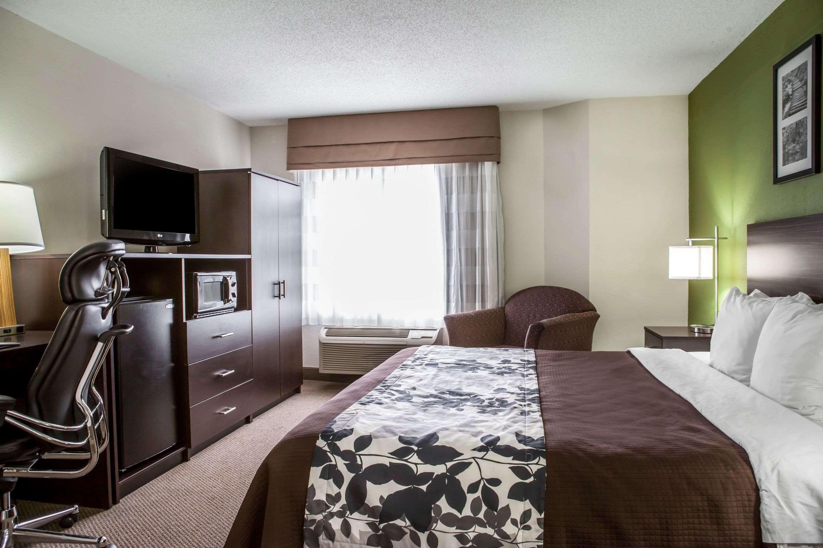 Sleep Hanes Mall Inn 2*